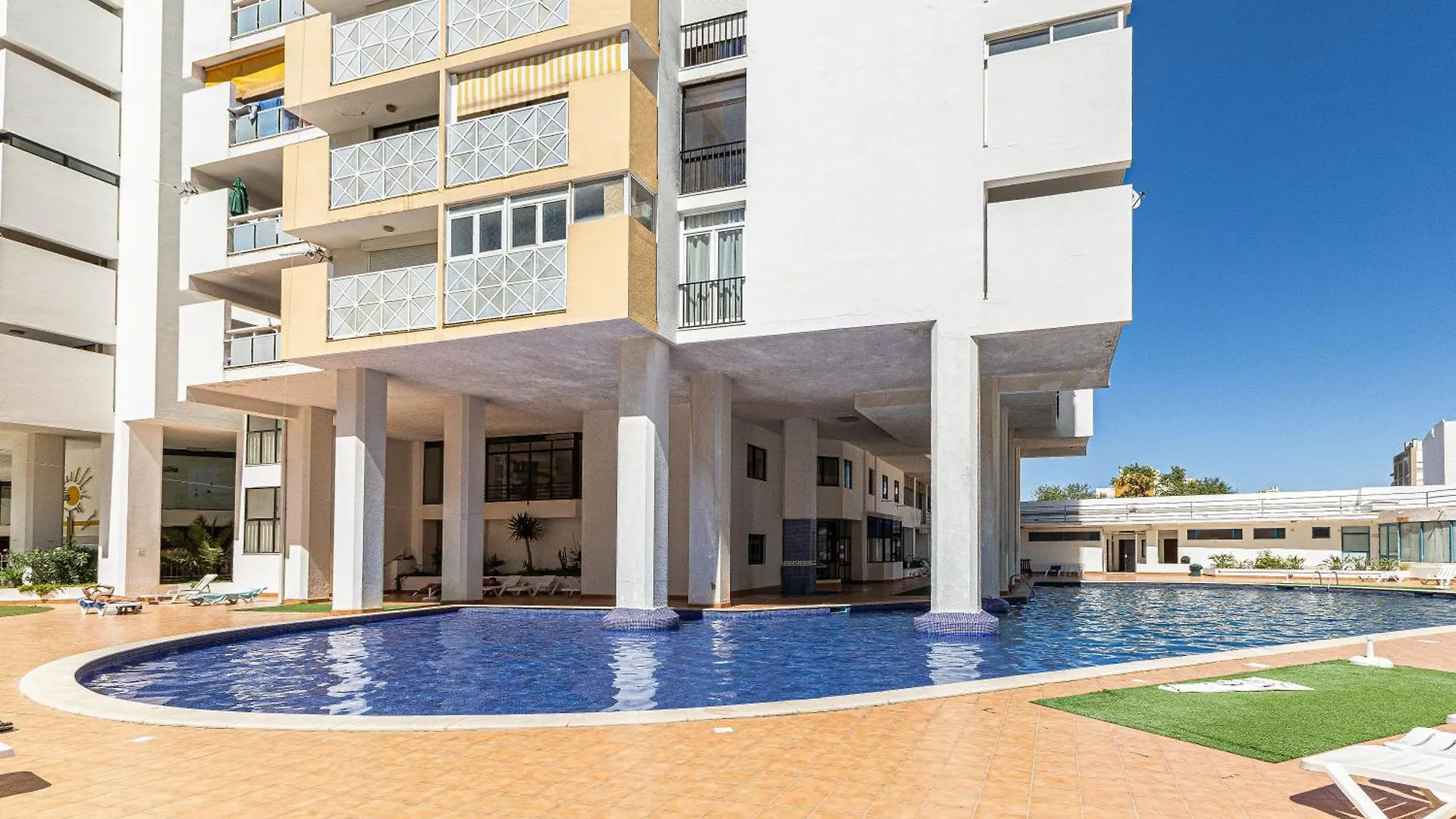 Open Space Armacao de Pera Apartment