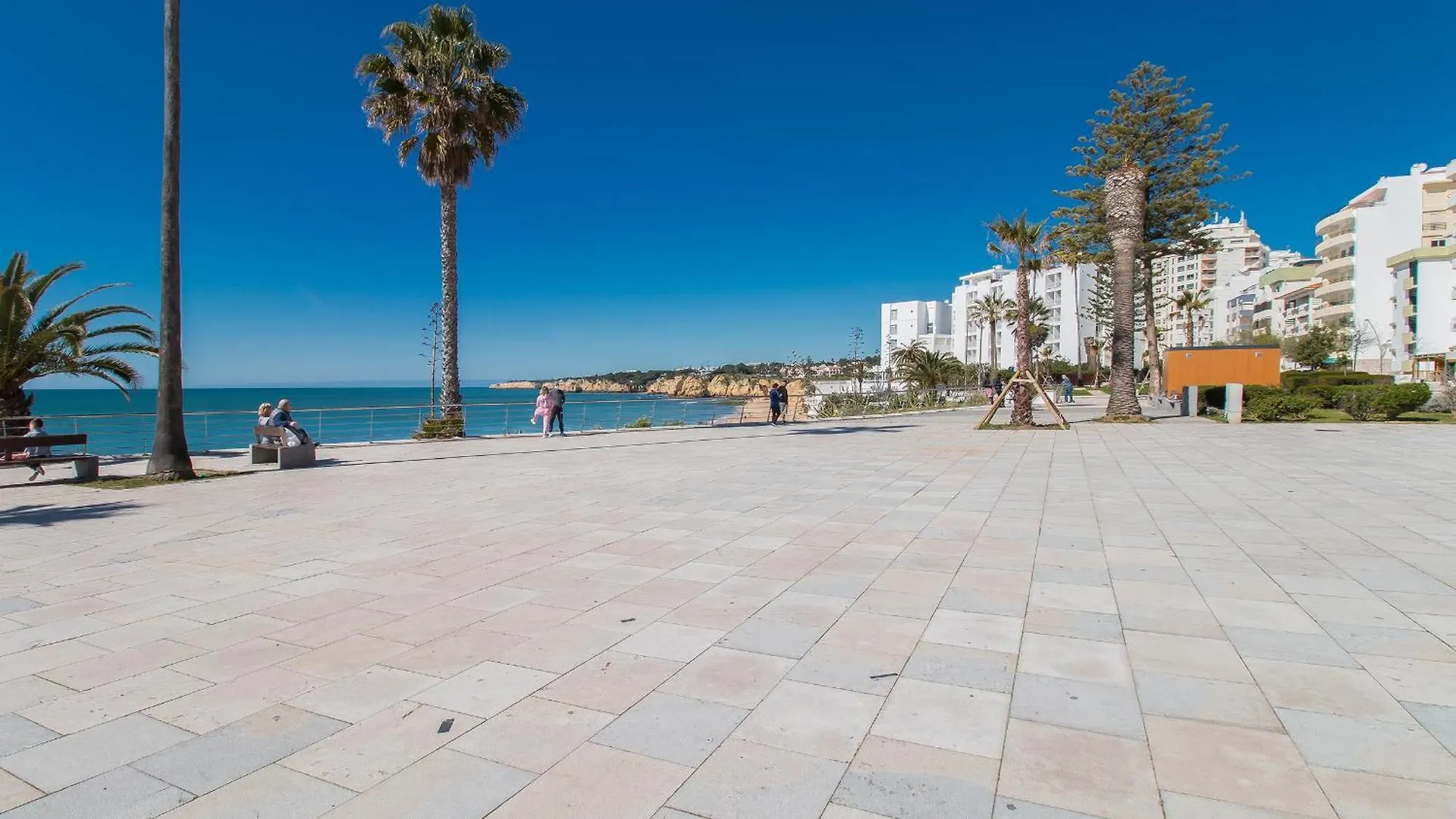 Open Space Armacao de Pera Portugal
